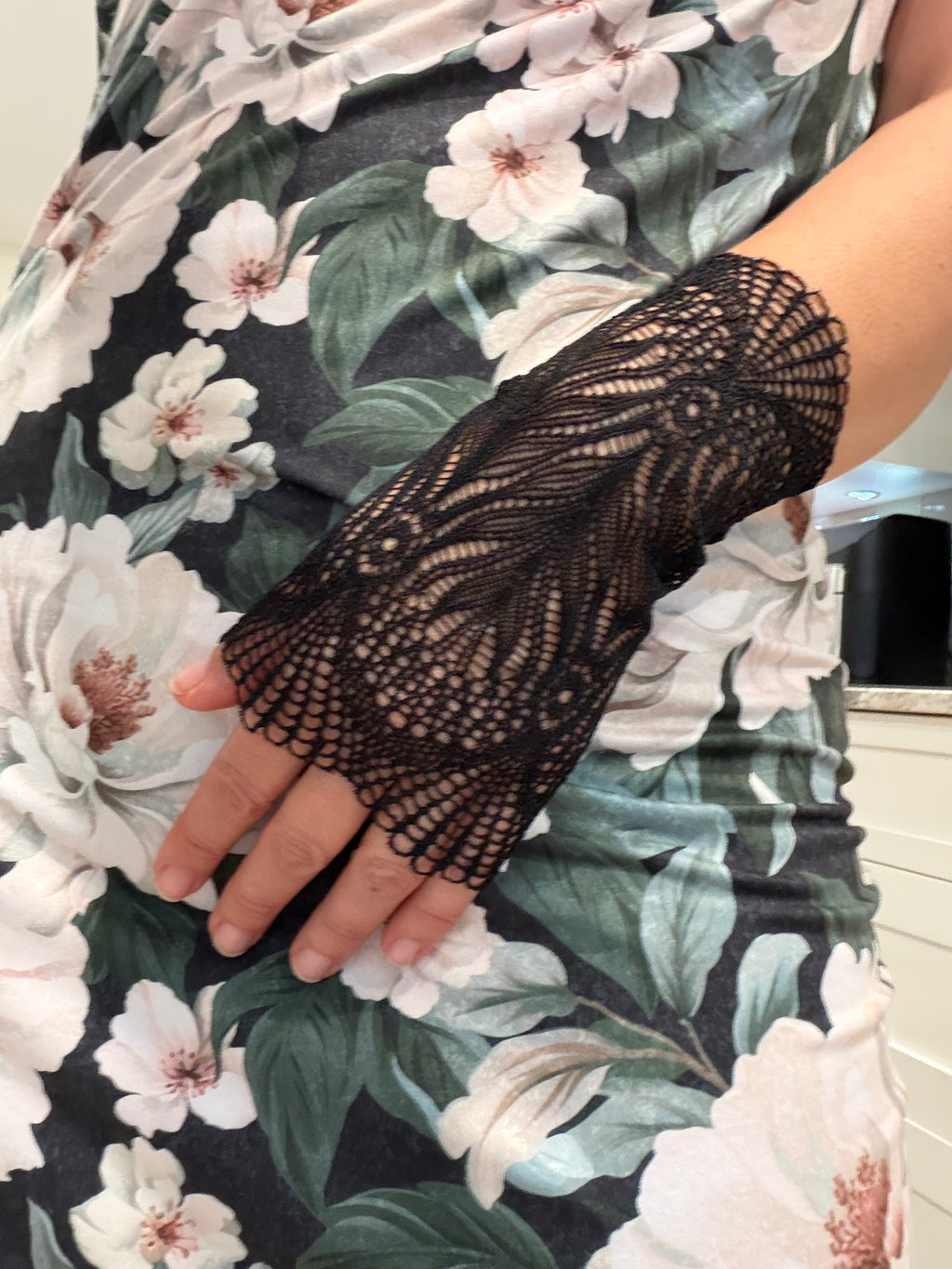 Black Lace Fingerless Glove Cuff