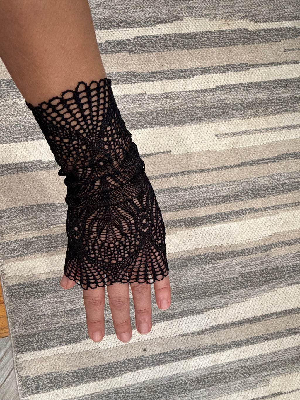 Black Lace Fingerless Glove Cuff