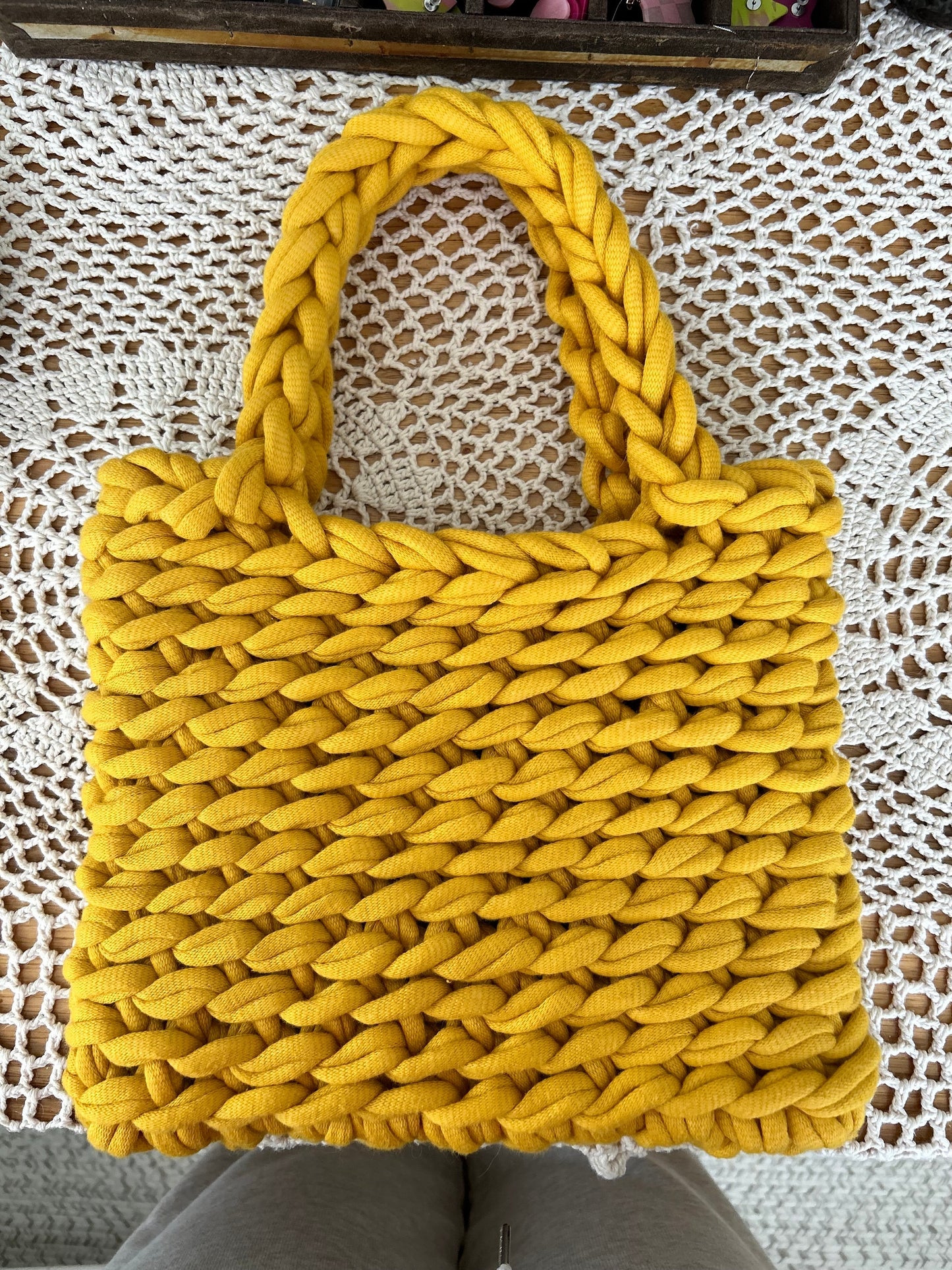 Tube yarn mini basket bag