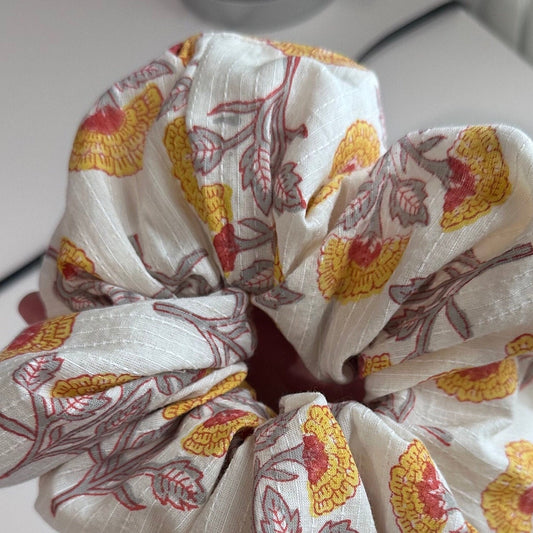 Hand-Inken Indian Blockprint Cotton Scrunchies - White with Yellow Flowers