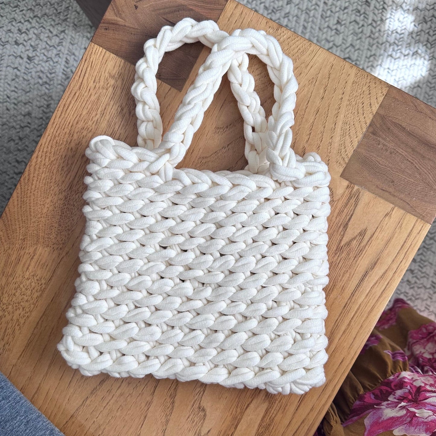 Tube yarn mini basket bag